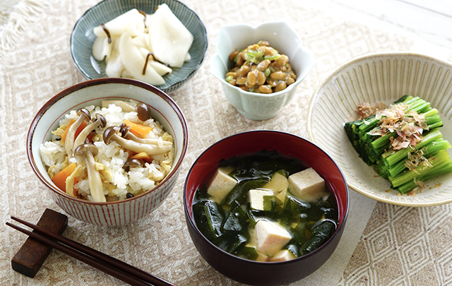 栄誉バランスの整った和食の画像