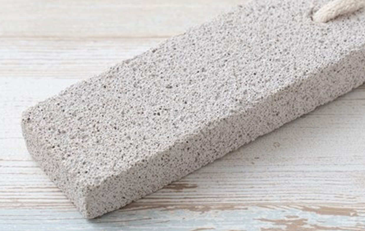 スカスカで脆い軽石の画像