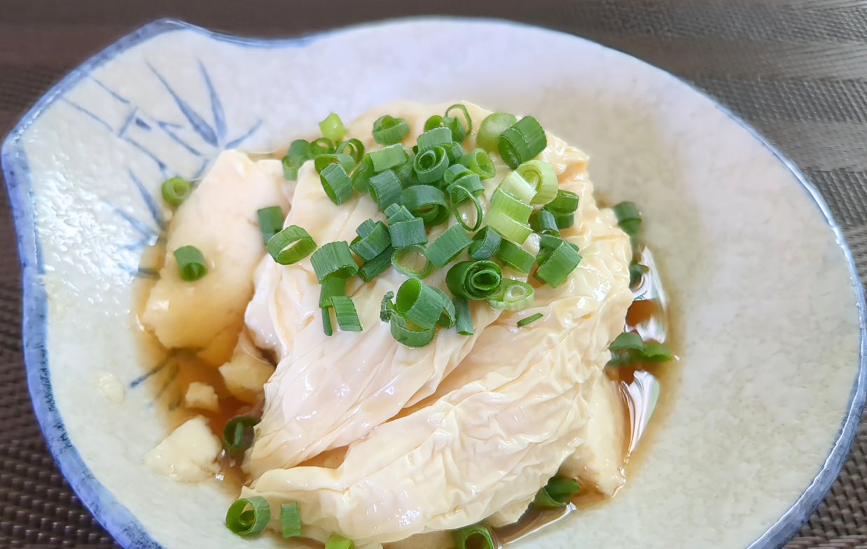 豆腐と湯葉の一品料理の画像