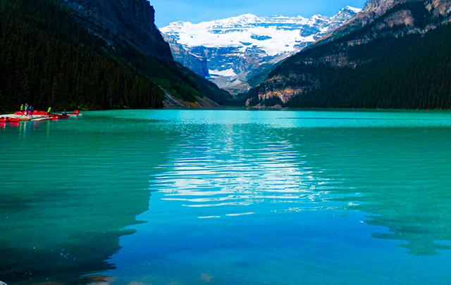 カナデザインロッキーの山麓を流れる清流の画像