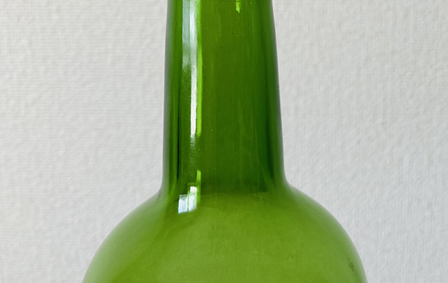 空き瓶のネック(首)の部分の画像