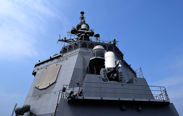 自衛隊のイージス艦の目や耳となるセンサー群の中枢となるレーダーの画像