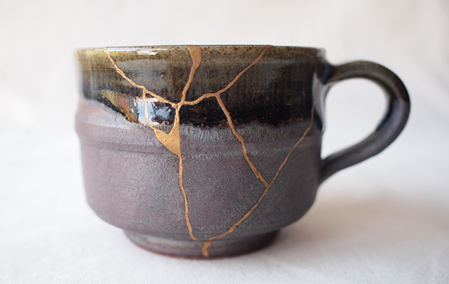 金継ぎにより復活し役目を取り戻したコーヒーカップの画像