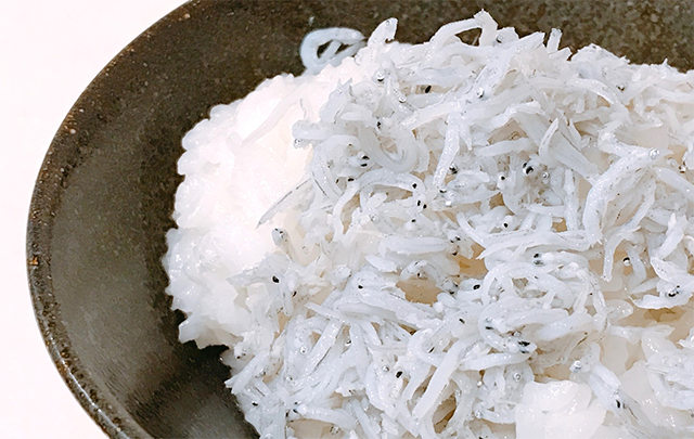 カルシウムたっぷりのしらすごはんの画像