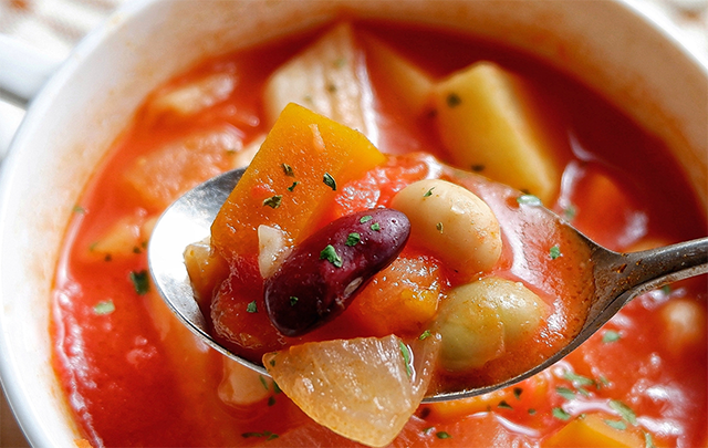朝食に食べようとしているミネストローフの画像